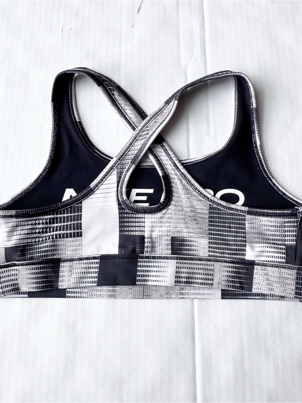 Nike Pro Girls New Dri-FIT Reversible Sports Bra Size XL 13-15Y
NWT - Picture 10 of 16